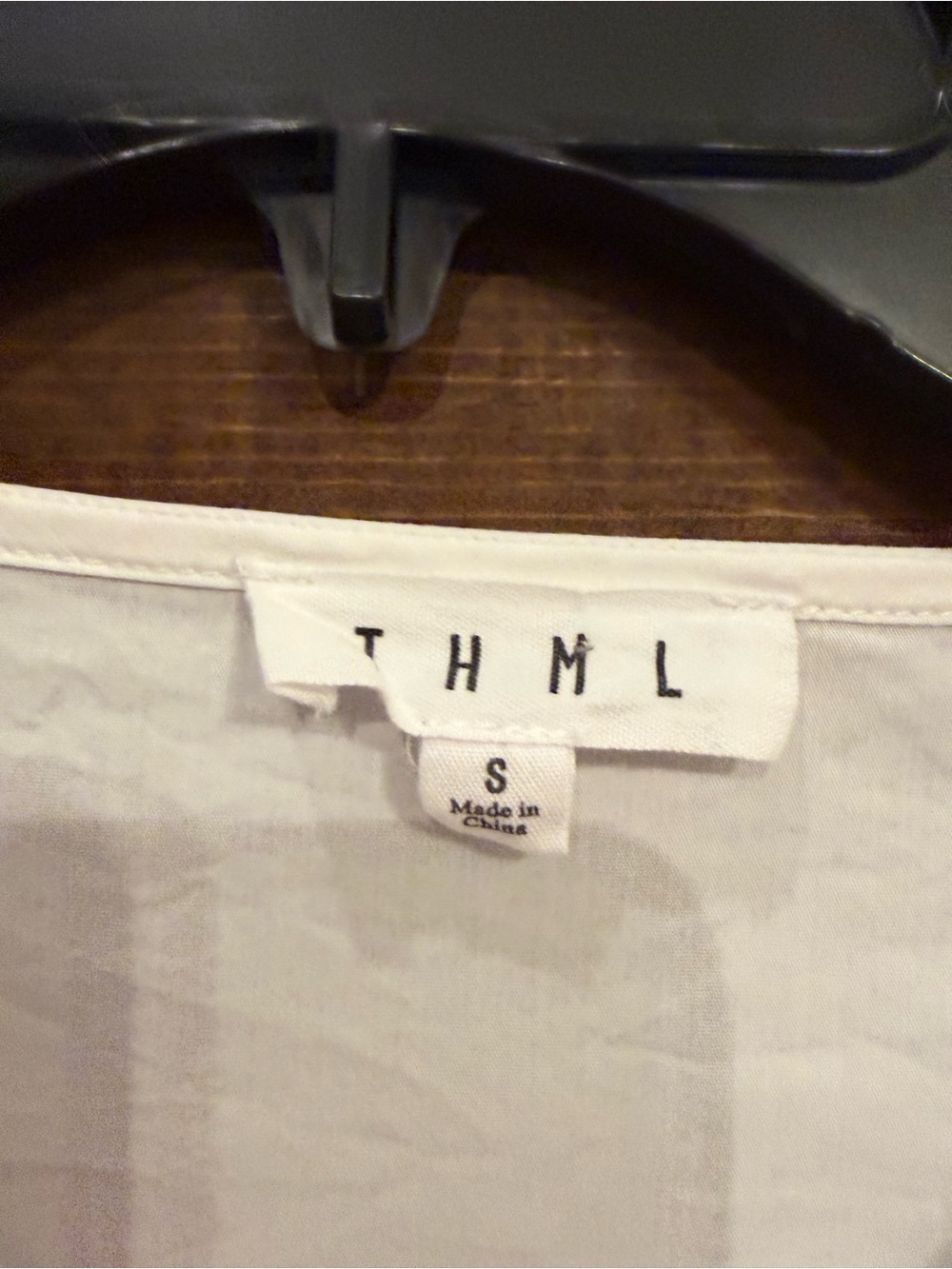THML White Ruffle V-Neck Puff Sleeve Blouse Blue Embroidered Trim Size Small - Picture 5 of 8